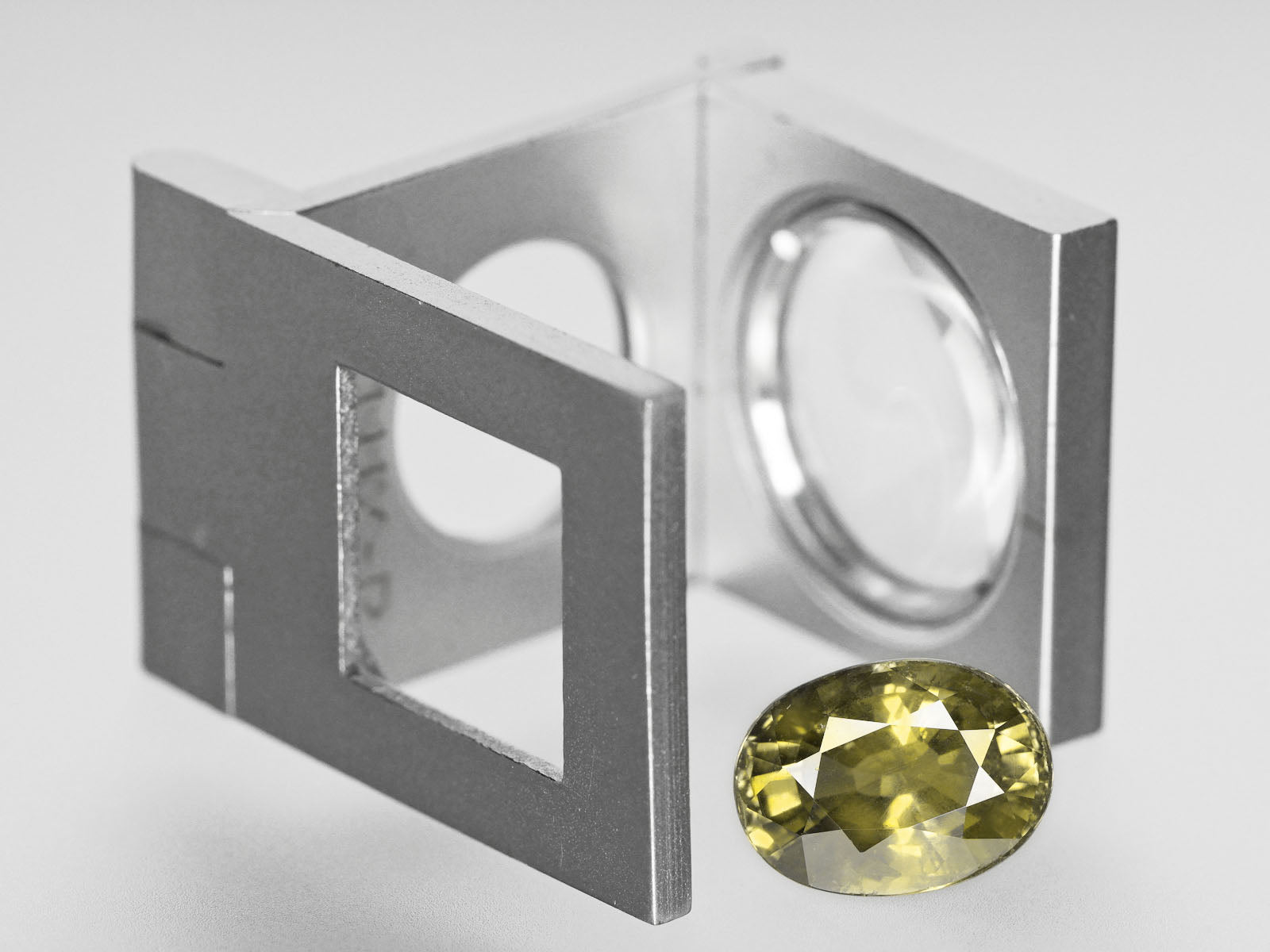8800460-oval-yellowish-green-changing-to-brownish-yellow-aigs-madagascar-natural-color-change-sapphire-5.99-ct