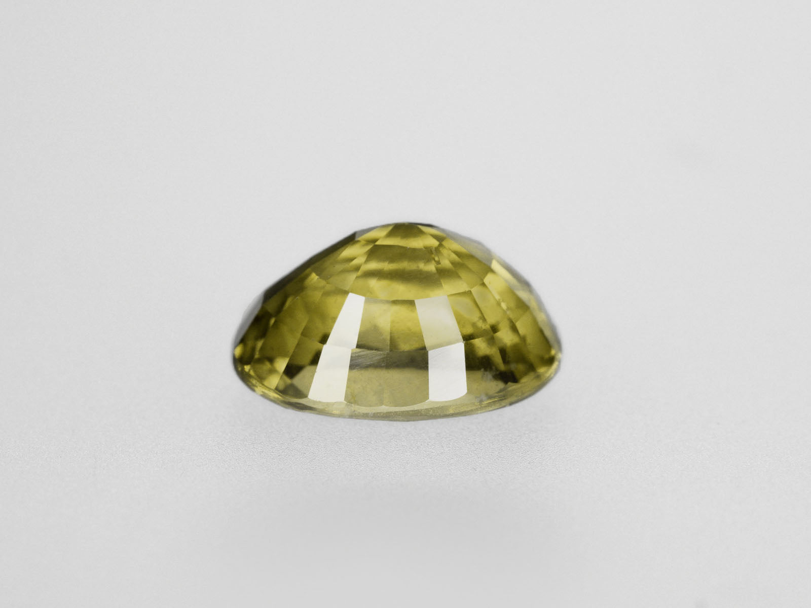 8800460-oval-yellowish-green-changing-to-brownish-yellow-aigs-madagascar-natural-color-change-sapphire-5.99-ct