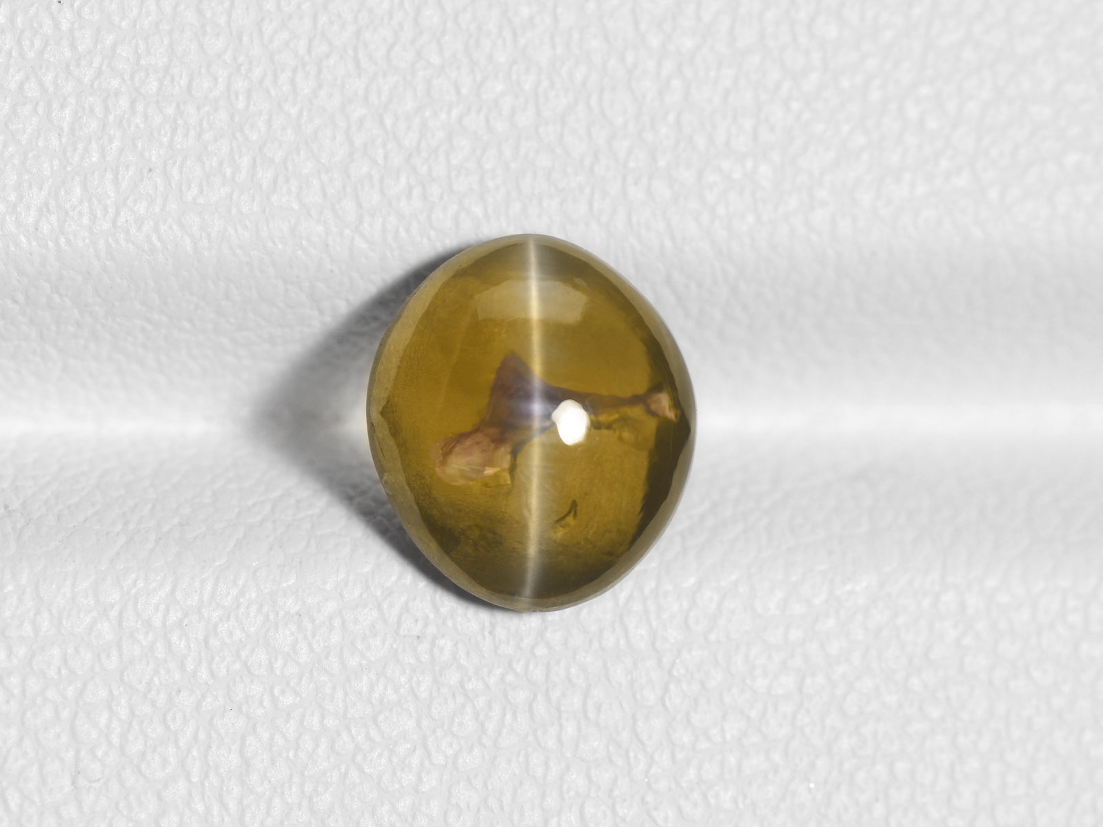 8800326-cabochon-honey-igi-madagascar-natural-chrysoberyl-cat's-eye-3.10-ct