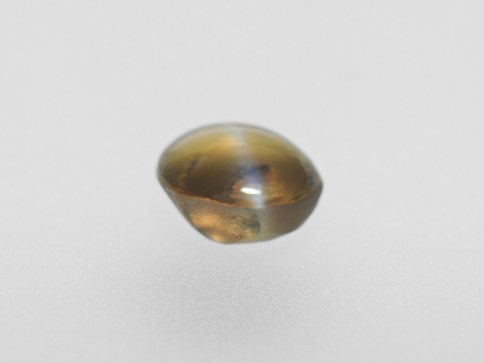 8800326-cabochon-honey-igi-madagascar-natural-chrysoberyl-cat's-eye-3.10-ct