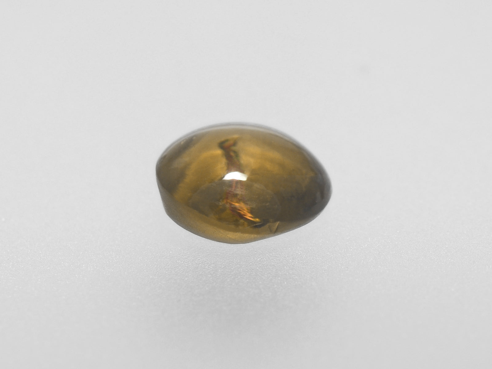 8800326-cabochon-honey-igi-madagascar-natural-chrysoberyl-cat's-eye-3.10-ct