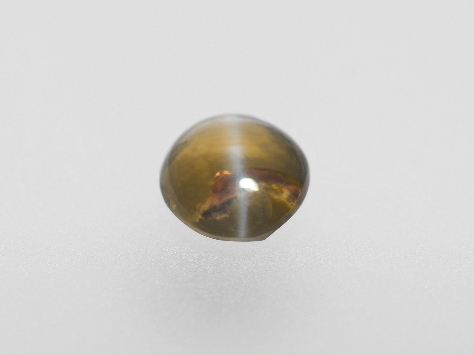 8800326-cabochon-honey-igi-madagascar-natural-chrysoberyl-cat's-eye-3.10-ct