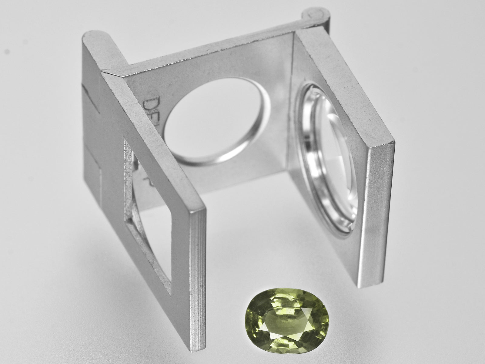 8800655-oval-olive-green-changing-to-yellowish-green-aigs-madagascar-natural-color-change-sapphire-2.30-ct