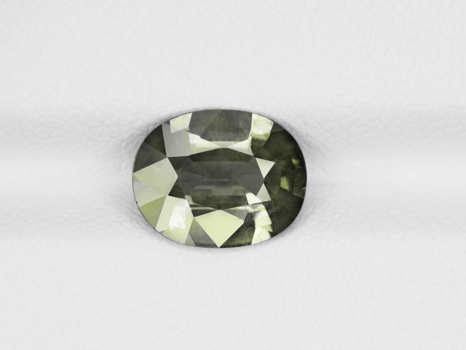 8800463-oval-dark-green-aigs-madagascar-natural-other-fancy-sapphire-2.79-ct