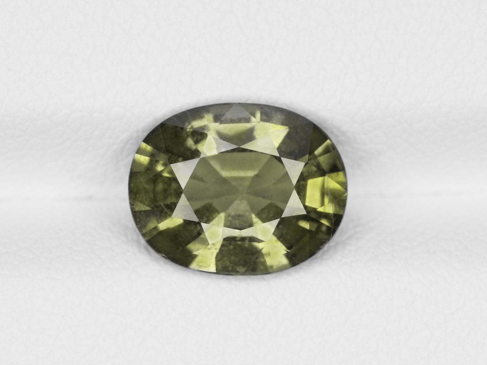8800464-oval-lively-yellowish-green-aigs-madagascar-natural-other-fancy-sapphire-2.91-ct