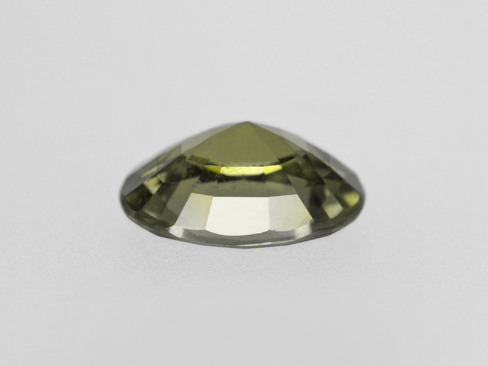 8800464-oval-lively-yellowish-green-aigs-madagascar-natural-other-fancy-sapphire-2.91-ct