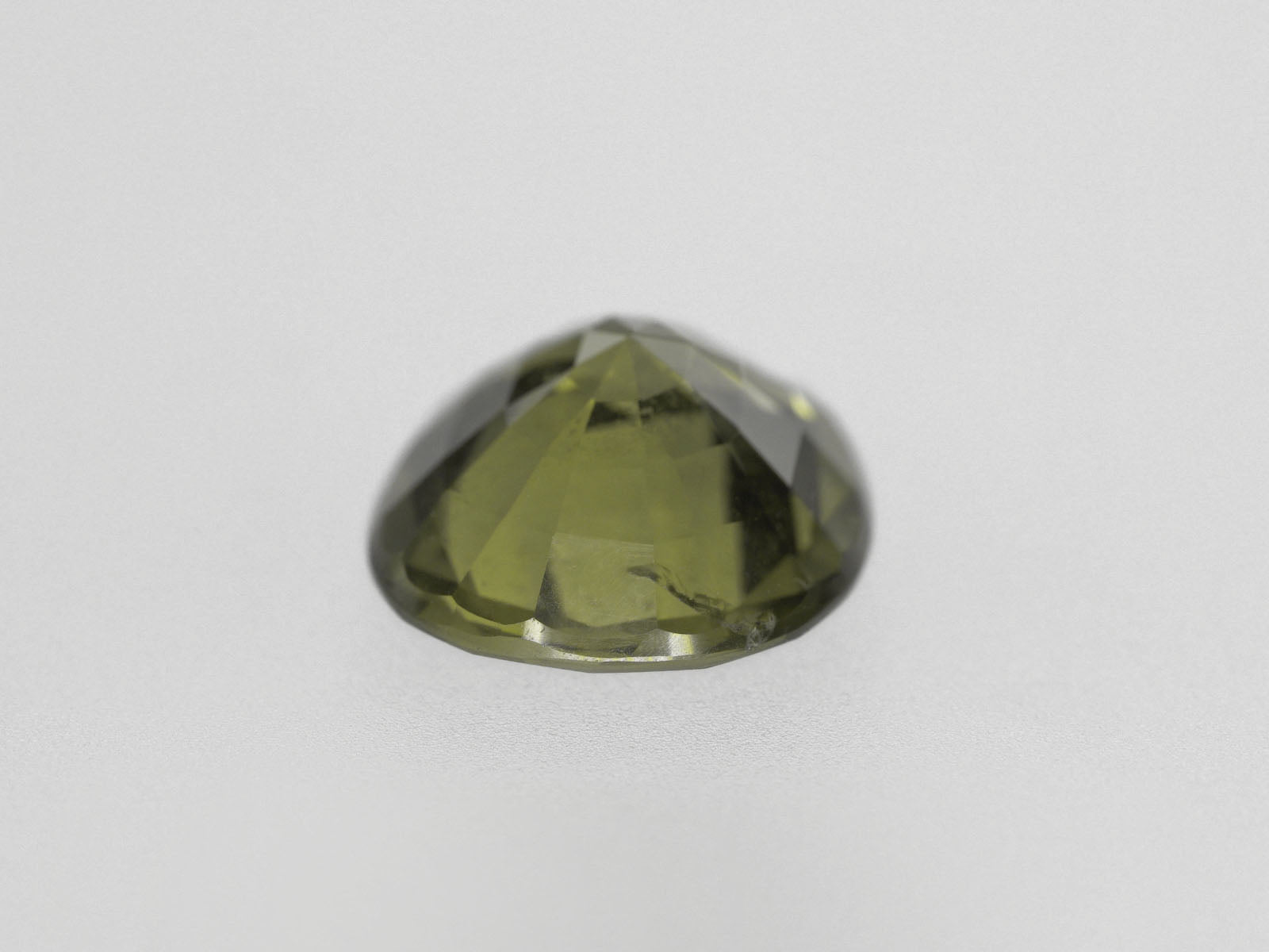 8800464-oval-lively-yellowish-green-aigs-madagascar-natural-other-fancy-sapphire-2.91-ct