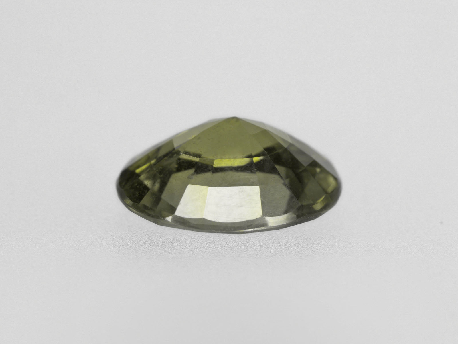 8800464-oval-lively-yellowish-green-aigs-madagascar-natural-other-fancy-sapphire-2.91-ct
