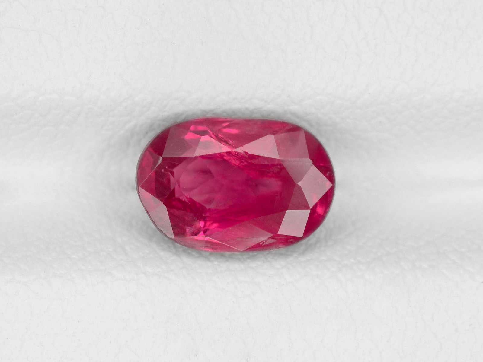 8800202-oval-deep-pinkish-red-igi-burma-natural-ruby-1.87-ct