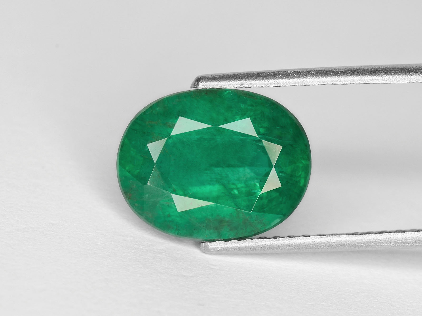 8800203-oval-intense-green-aigs-zambia-natural-emerald-7.90-ct