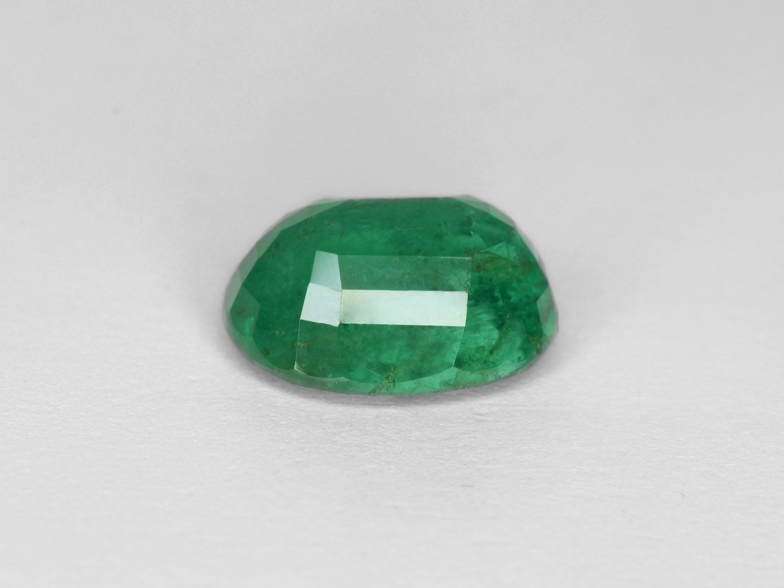 8800203-oval-intense-green-aigs-zambia-natural-emerald-7.90-ct