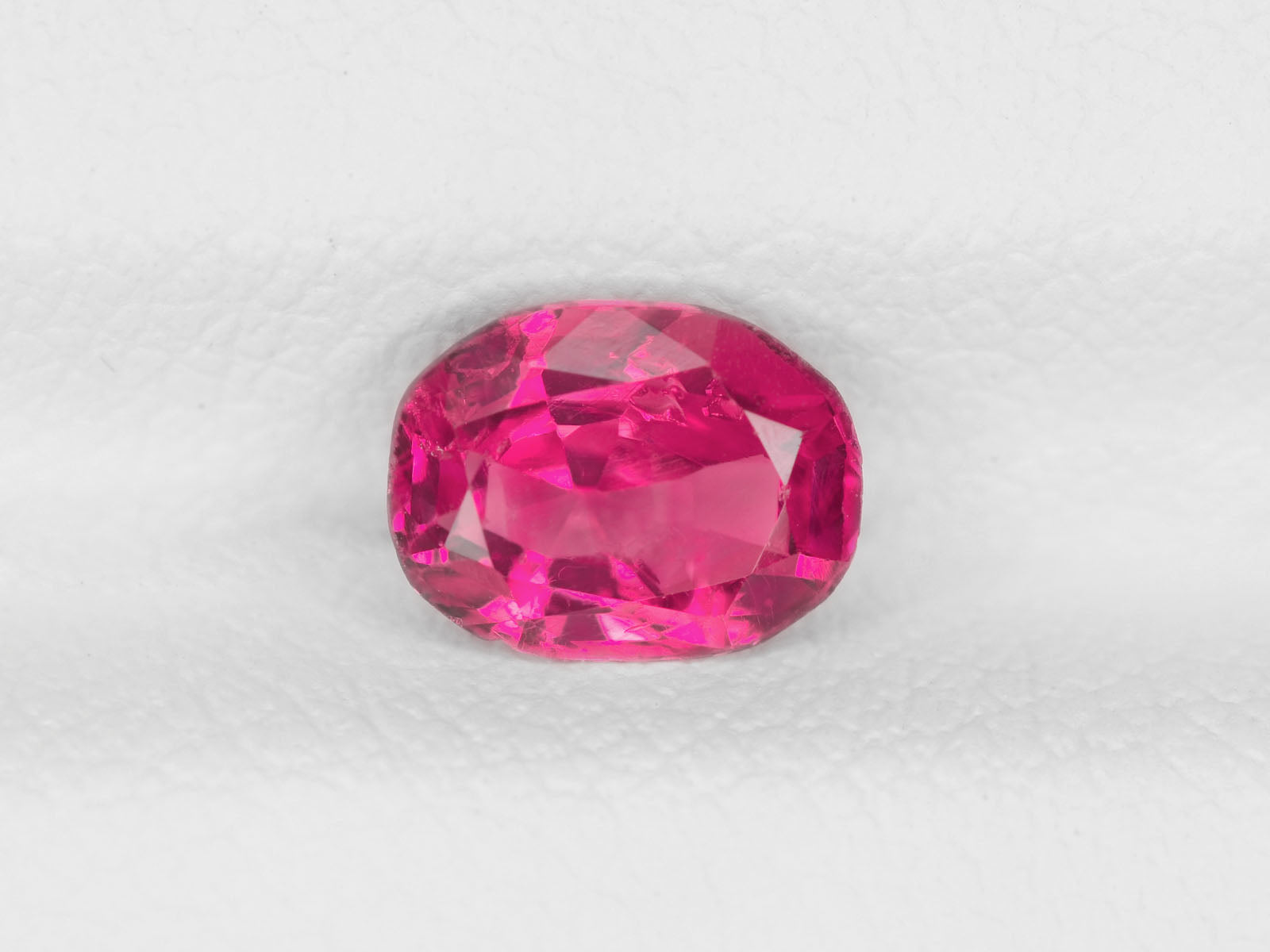 8800208-oval-vivid-neon-pinkish-red-igi-burma-natural-ruby-0.97-ct