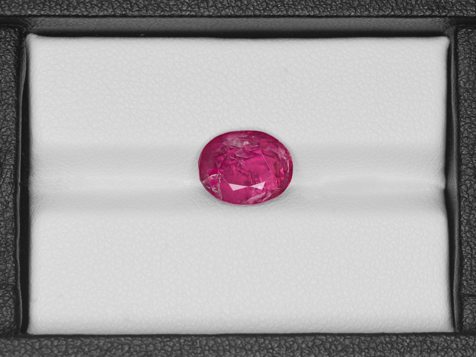 8802830-oval-deep-pinkish-red-igi-burma-natural-ruby-4.37-ct