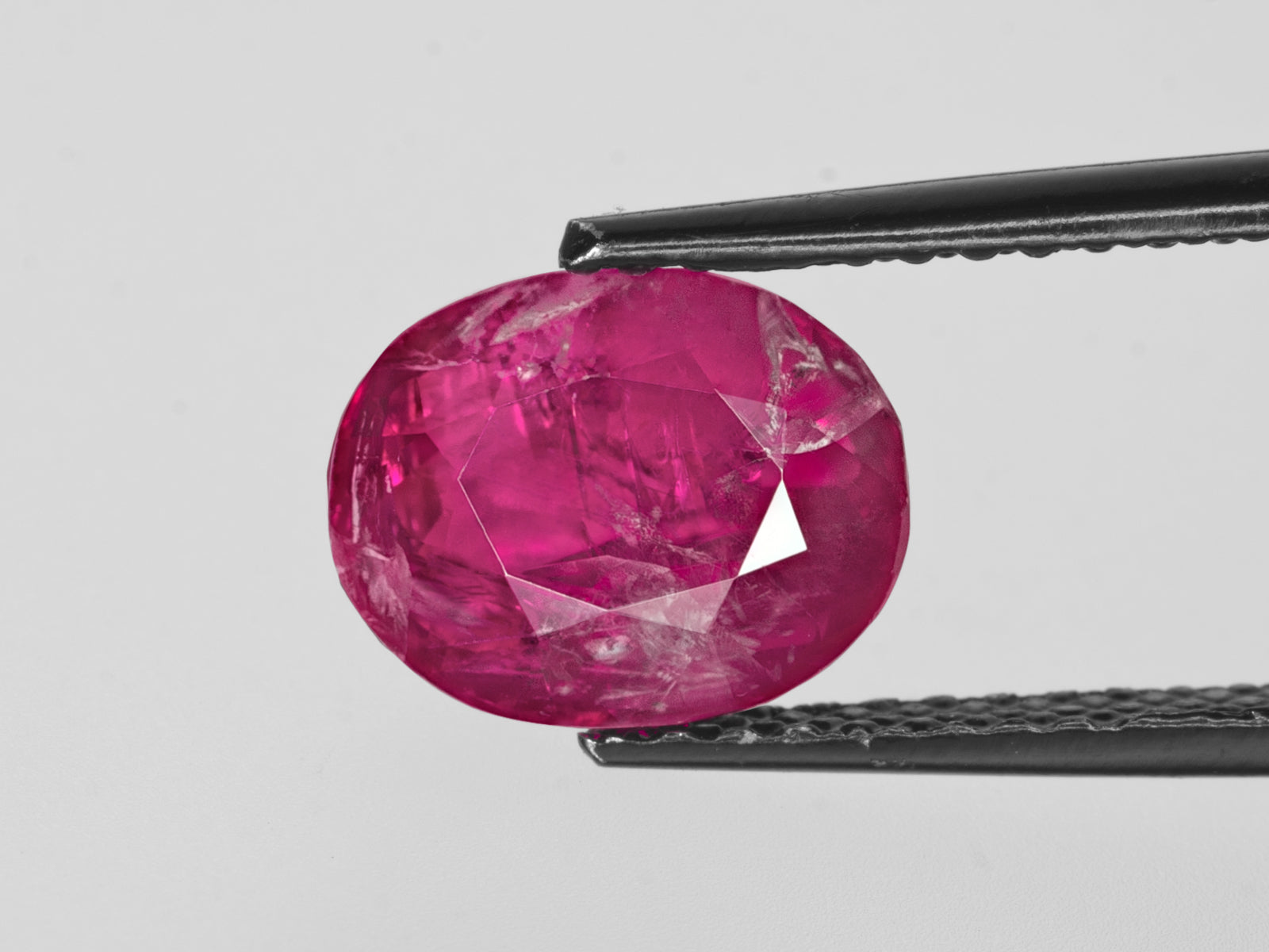 8802830-oval-deep-pinkish-red-igi-burma-natural-ruby-4.37-ct