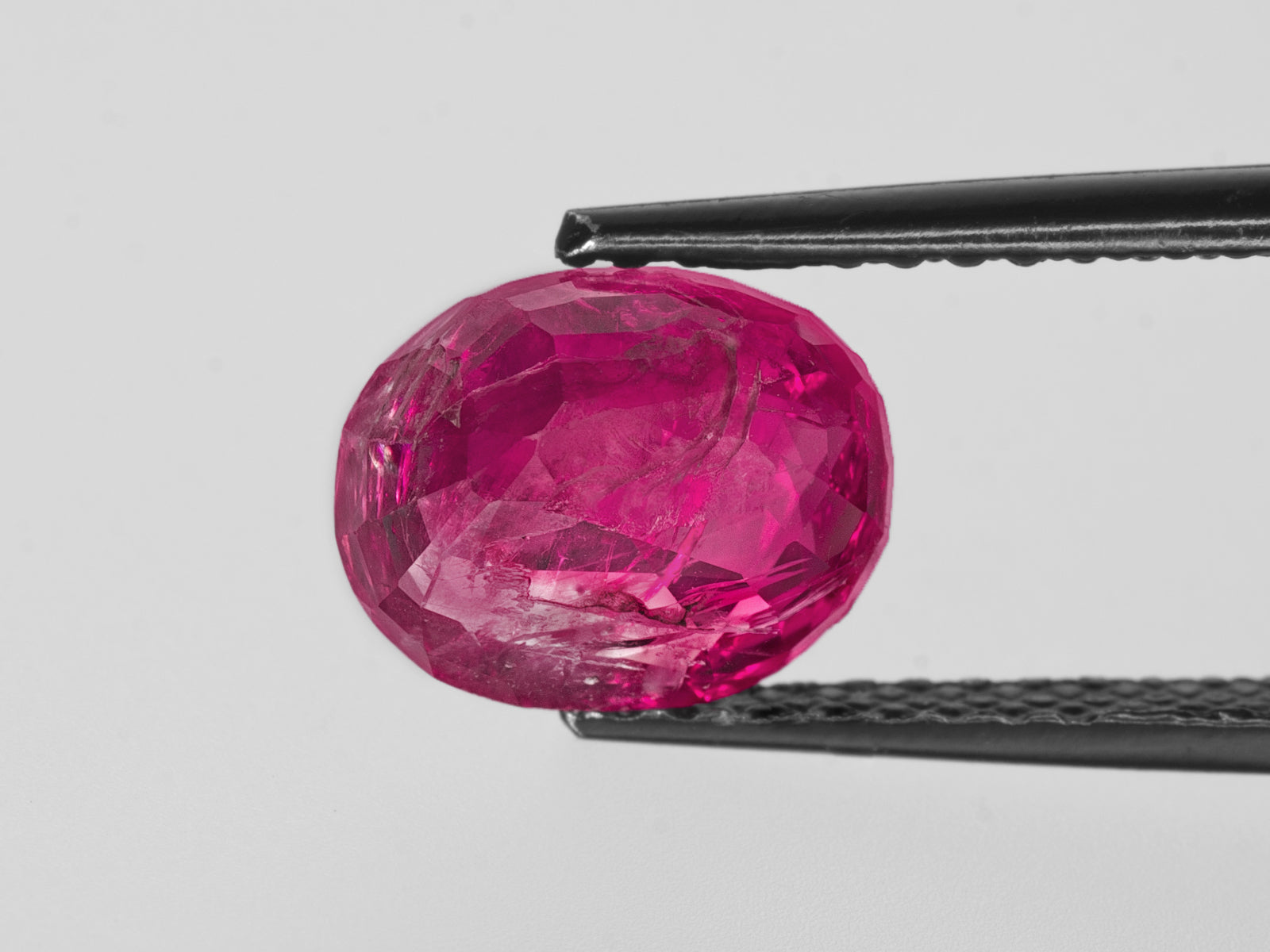 8802830-oval-deep-pinkish-red-igi-burma-natural-ruby-4.37-ct