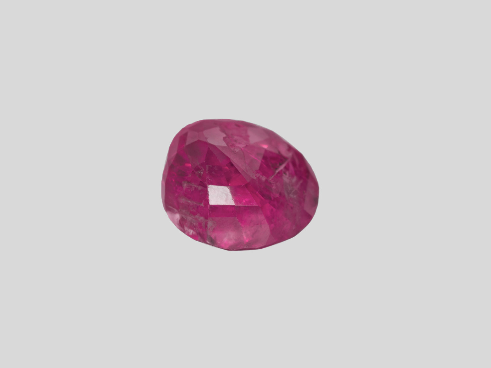 8802830-oval-deep-pinkish-red-igi-burma-natural-ruby-4.37-ct