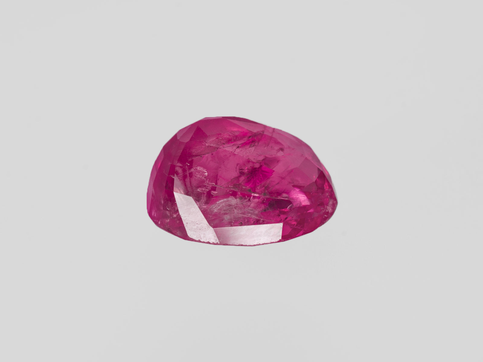 8802830-oval-deep-pinkish-red-igi-burma-natural-ruby-4.37-ct