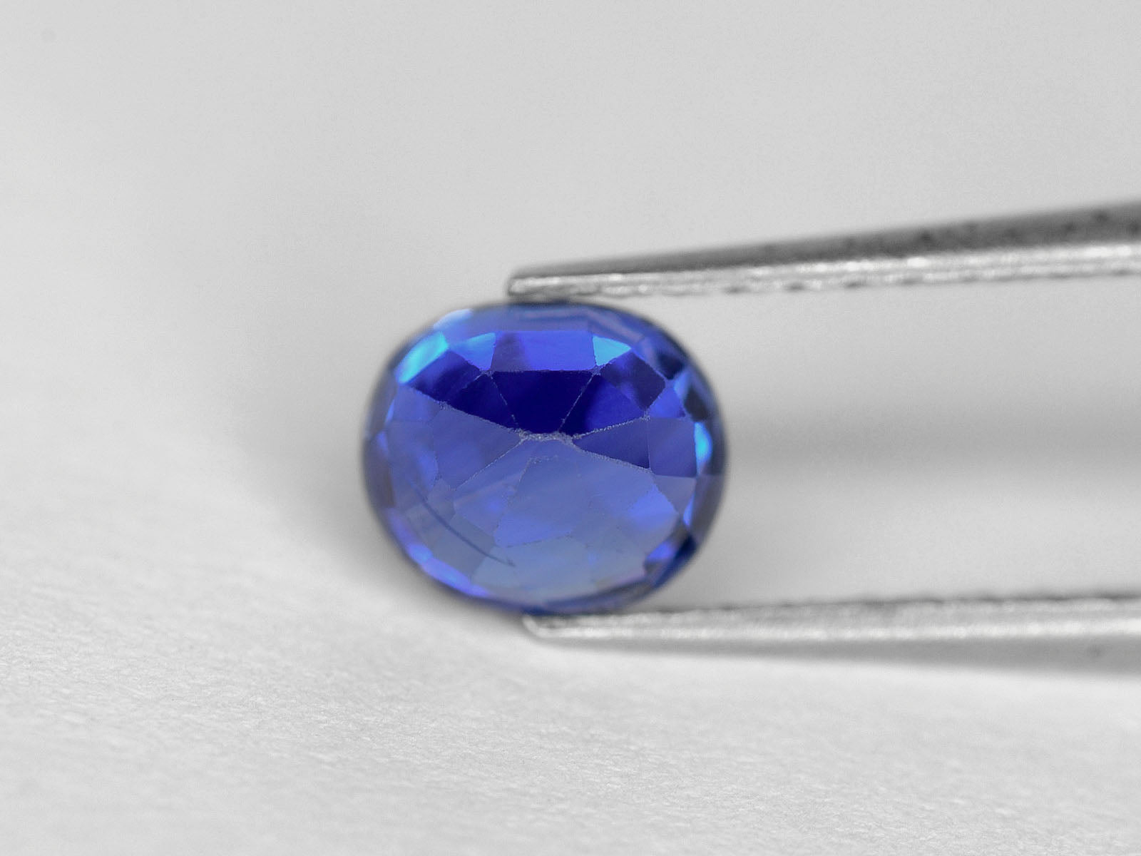 8800226-oval-vivid-royal-blue-gia-igi-cambodia-natural-blue-sapphire-0.65-ct