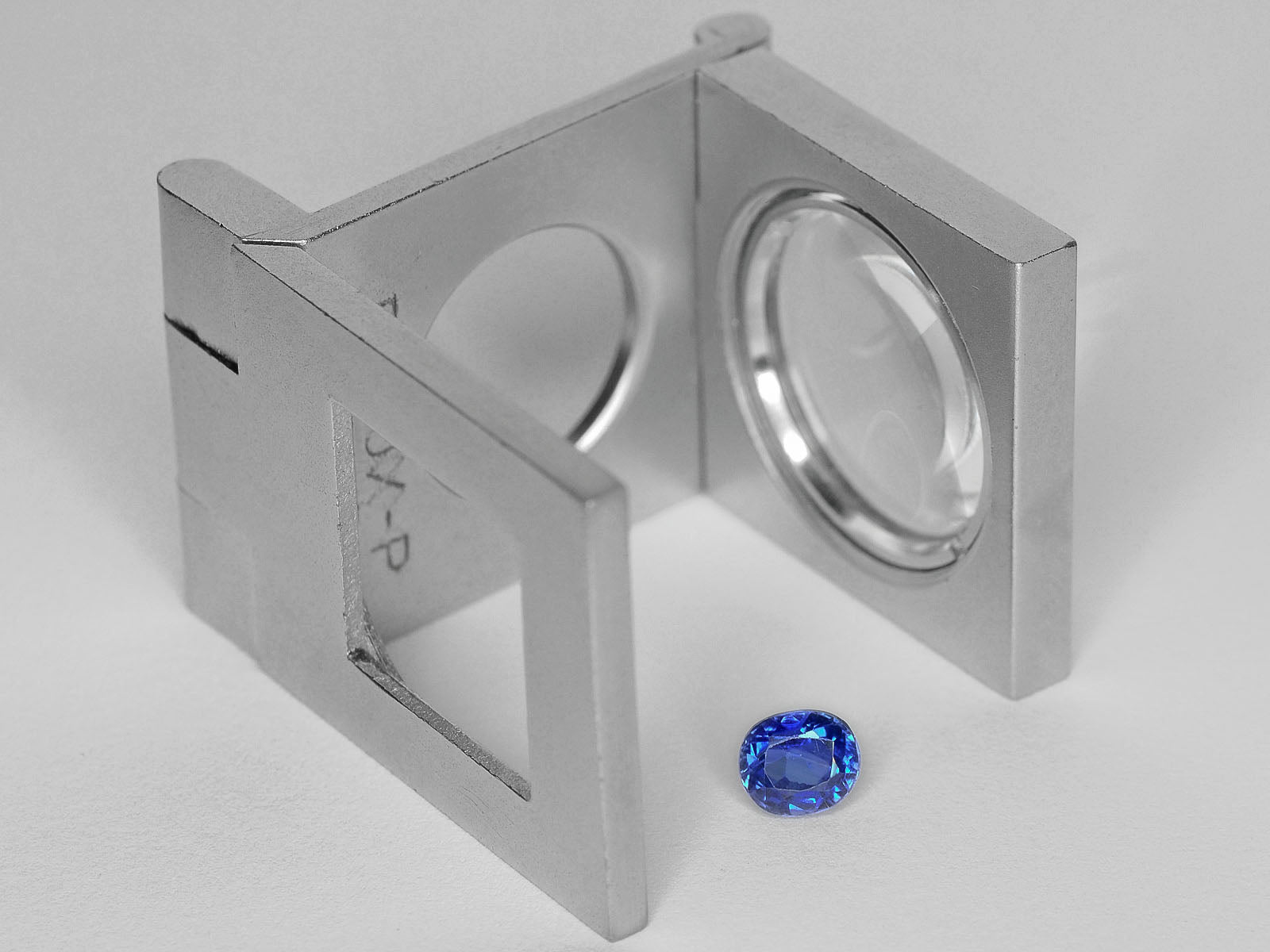 8800226-oval-vivid-royal-blue-gia-igi-cambodia-natural-blue-sapphire-0.65-ct