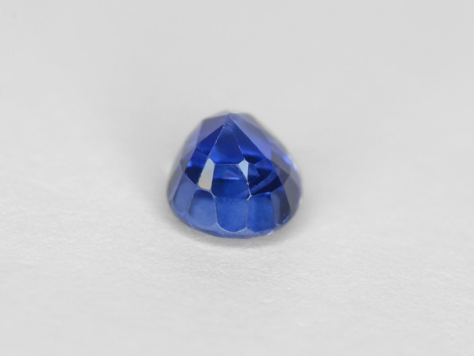 8800226-oval-vivid-royal-blue-gia-igi-cambodia-natural-blue-sapphire-0.65-ct