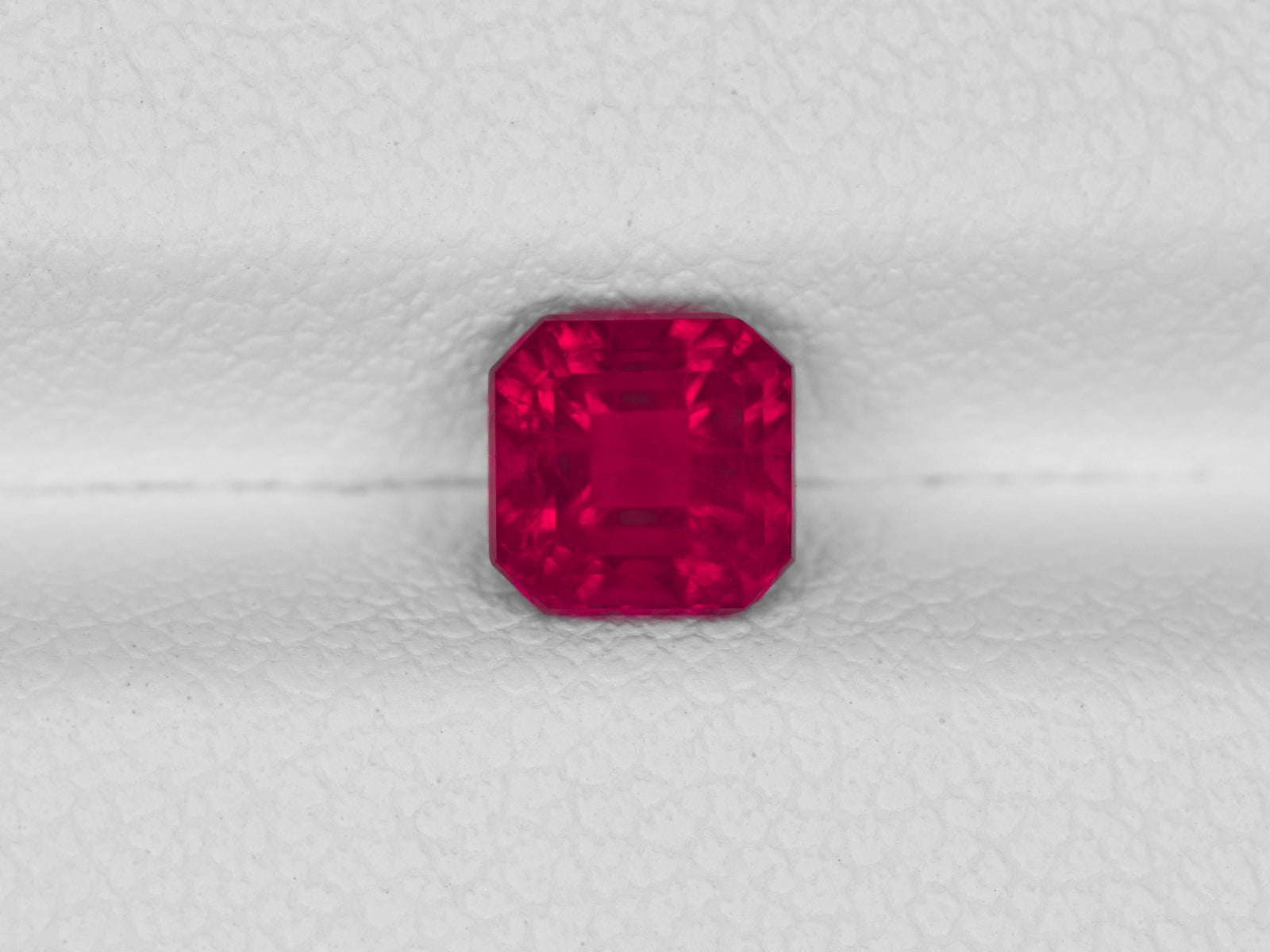 8801038-octagonal-fiery-neon-pinkish-red-grs-usa-natural-bixbite-red-emerald-0.69-ct