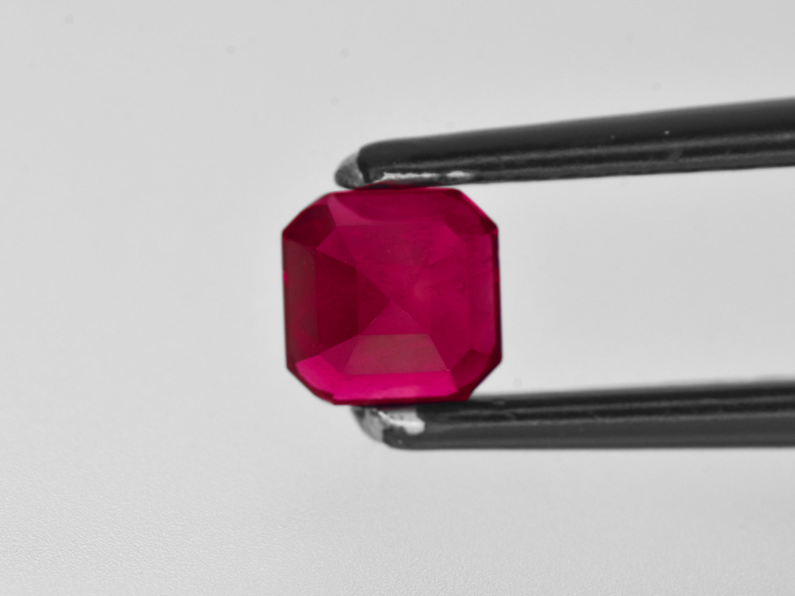 8801038-octagonal-fiery-neon-pinkish-red-grs-usa-natural-bixbite-red-emerald-0.69-ct