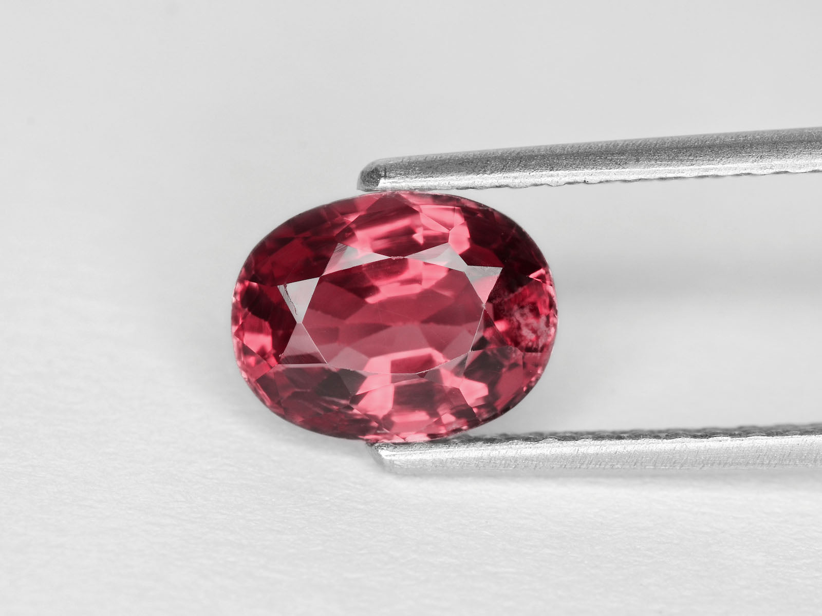 8800285-oval-deep-pink-igi-burma-natural-spinel-2.65-ct