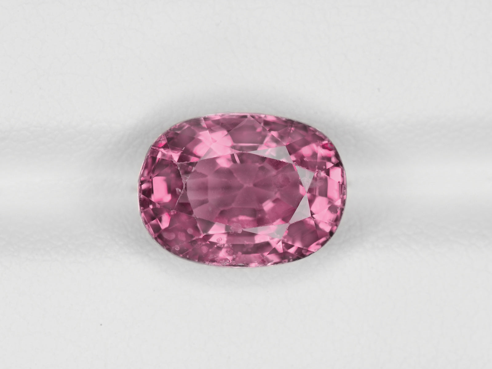 8800289-oval-lustrous-purplish-pink-igi-burma-natural-spinel-4.90-ct