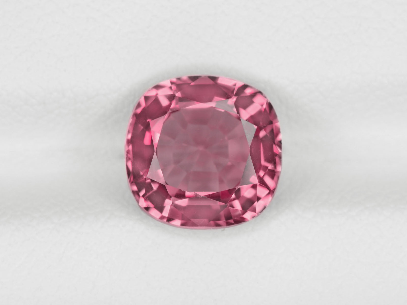 8800294-cushion-fiery-intense-pink-igi-burma-natural-spinel-2.60-ct