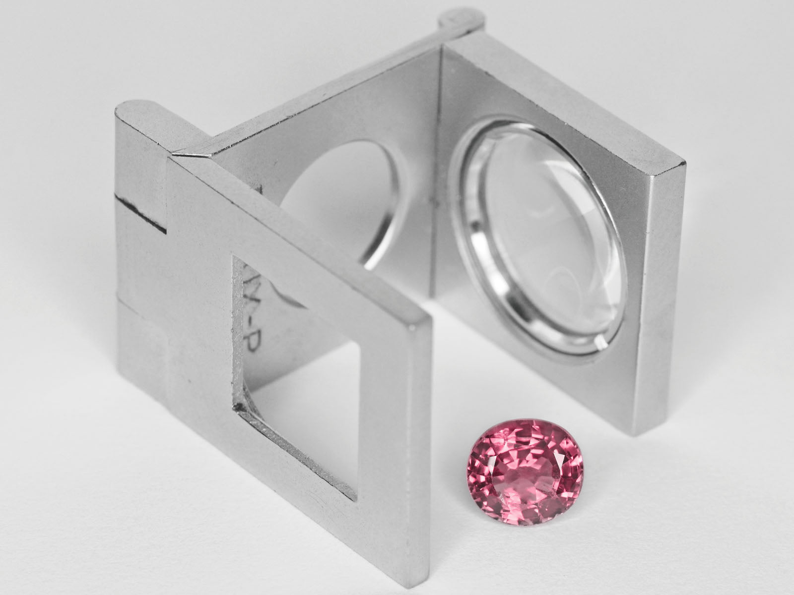 8800299-oval-intense-pink-igi-burma-natural-spinel-1.87-ct