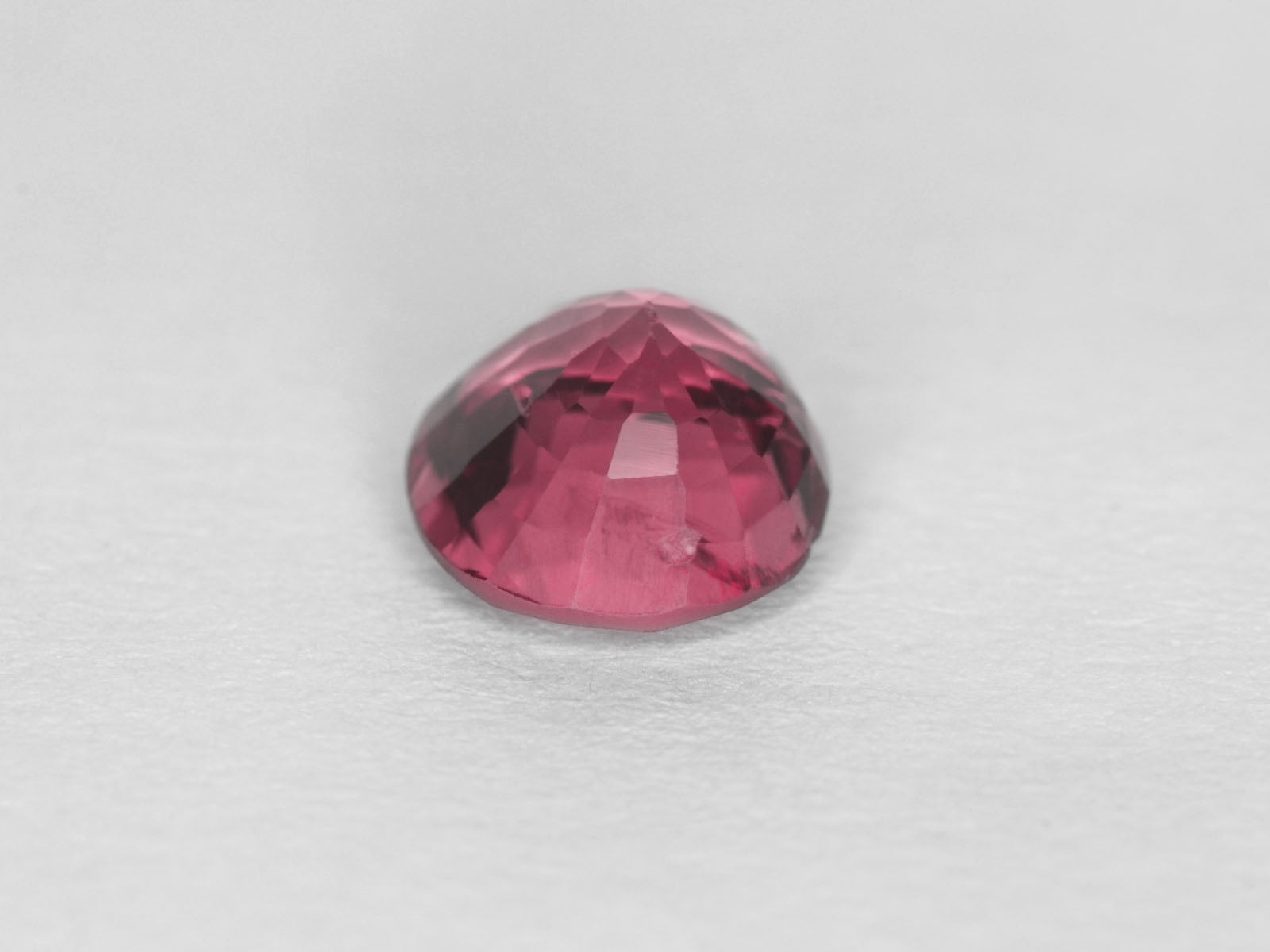 8800299-oval-intense-pink-igi-burma-natural-spinel-1.87-ct