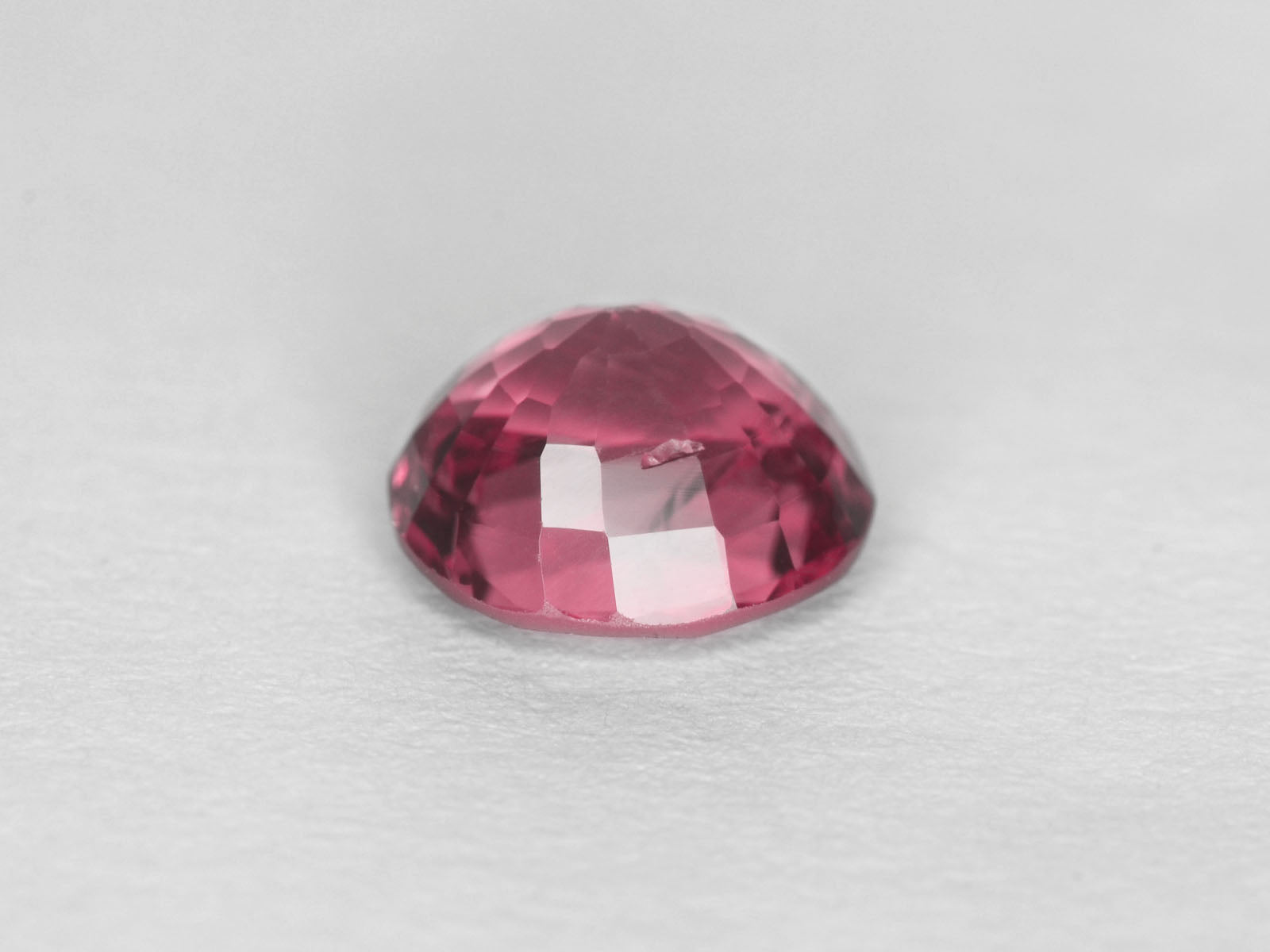 8800299-oval-intense-pink-igi-burma-natural-spinel-1.87-ct