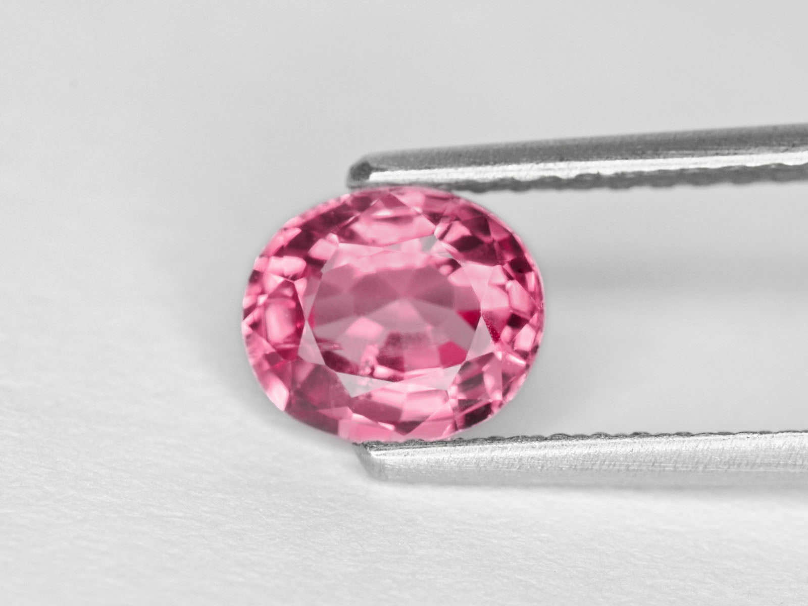 8800300-oval-lustrous-pink-igi-burma-natural-spinel-1.72-ct