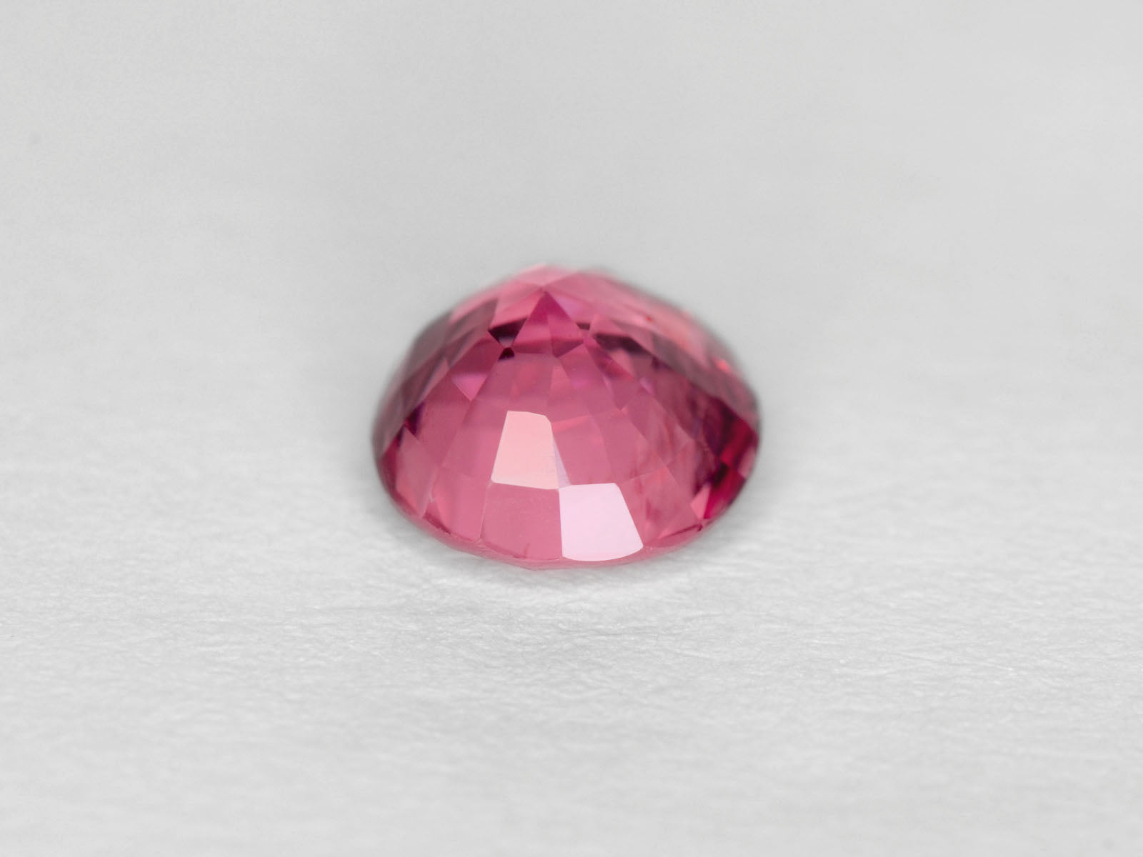 8800300-oval-lustrous-pink-igi-burma-natural-spinel-1.72-ct