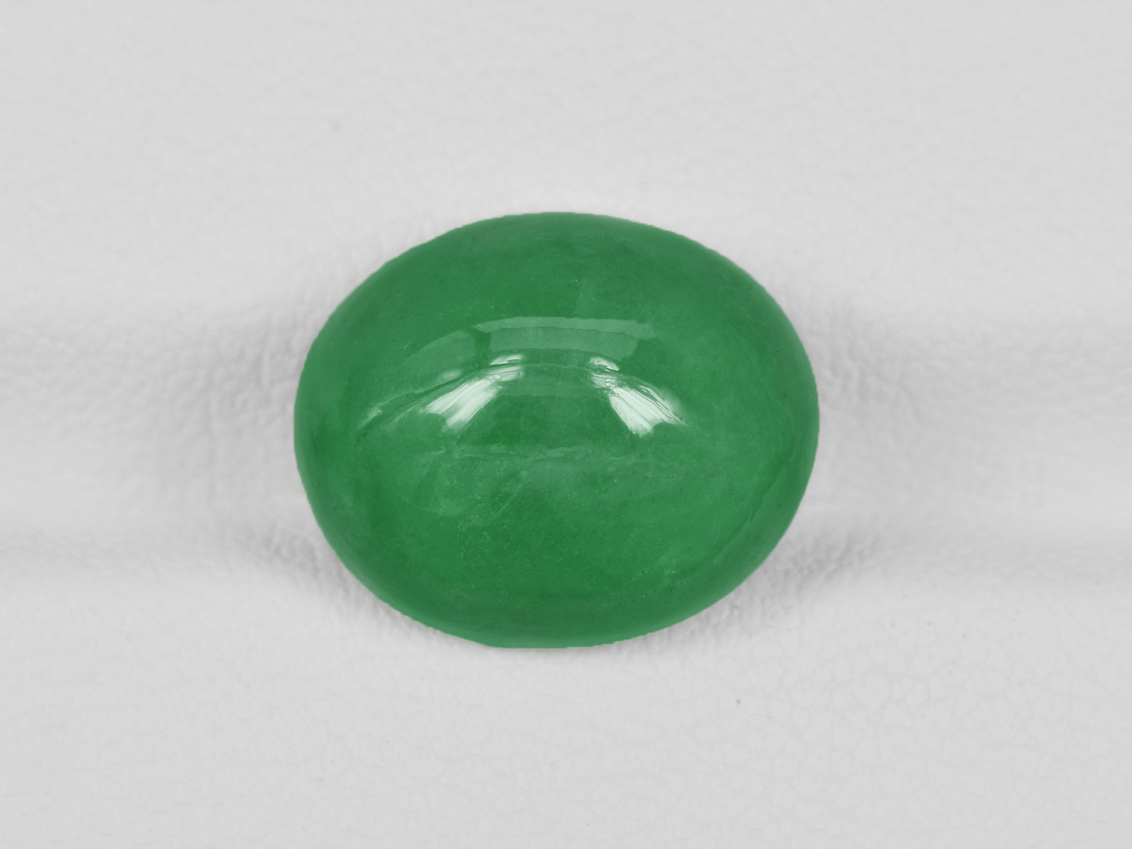 8801134-cabochon-intense-green-zambia-natural-emerald-8.06-ct
