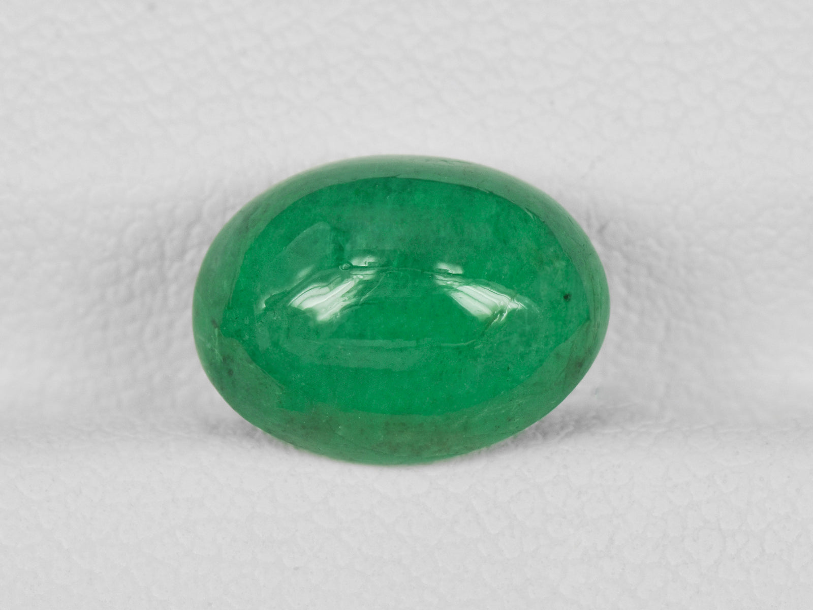8801135-cabochon-intense-green-zambia-natural-emerald-3.34-ct