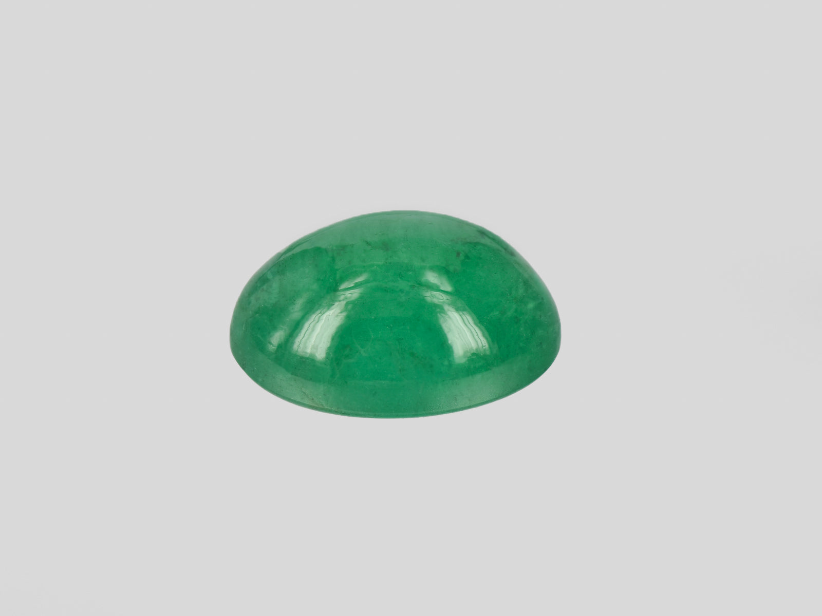 8801135-cabochon-intense-green-zambia-natural-emerald-3.34-ct