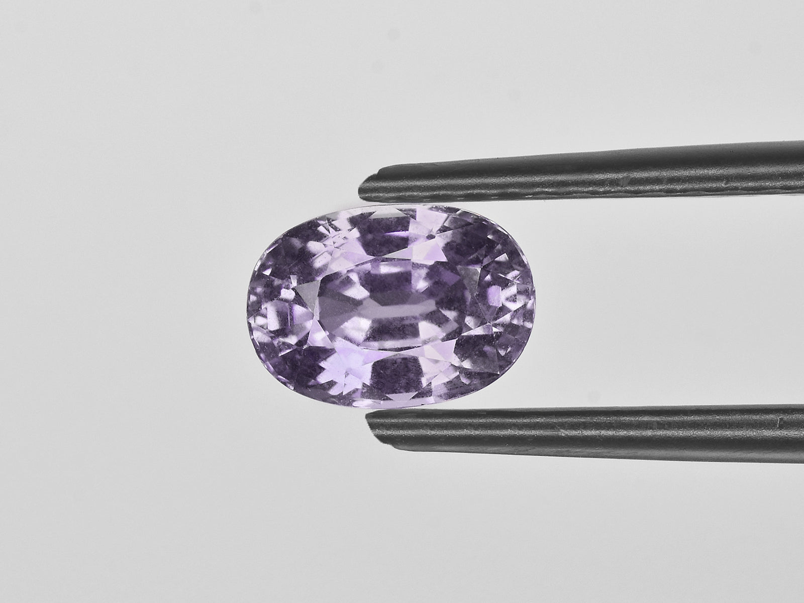 8800657-oval-greyish-violet-igi-madagascar-natural-other-fancy-sapphire-2.39-ct