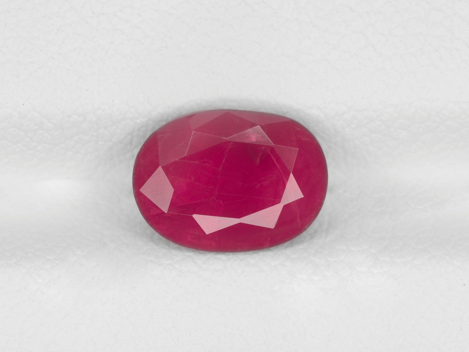 8800214-oval-deep-pinkish-red-igi-burma-natural-ruby-2.26-ct
