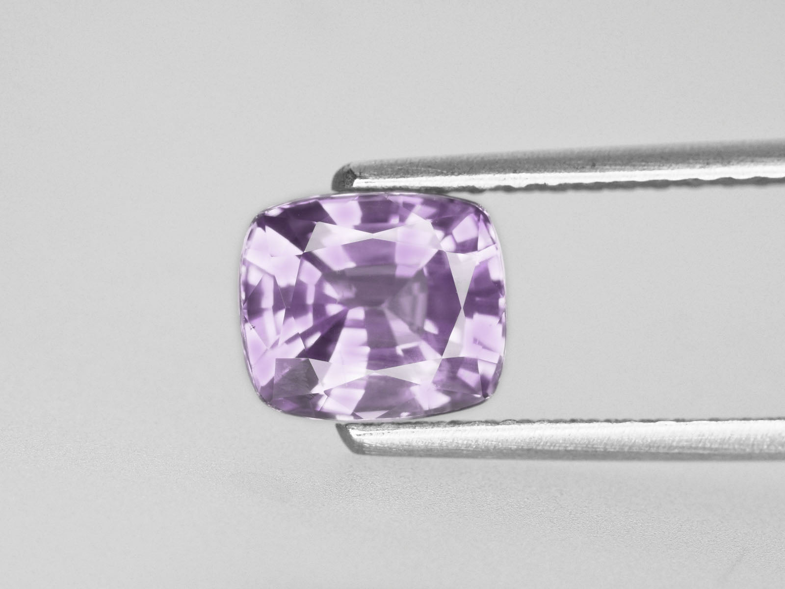 8800469-cushion-pastel-purplish-violet-igi-madagascar-natural-other-fancy-sapphire-2.93-ct