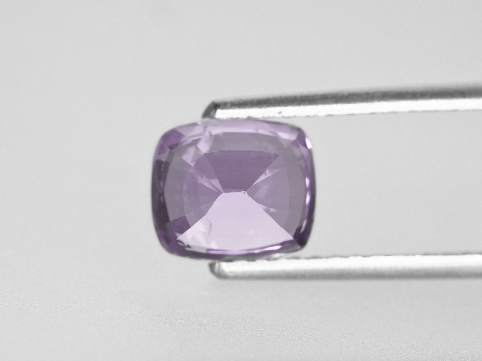 8800469-cushion-pastel-purplish-violet-igi-madagascar-natural-other-fancy-sapphire-2.93-ct