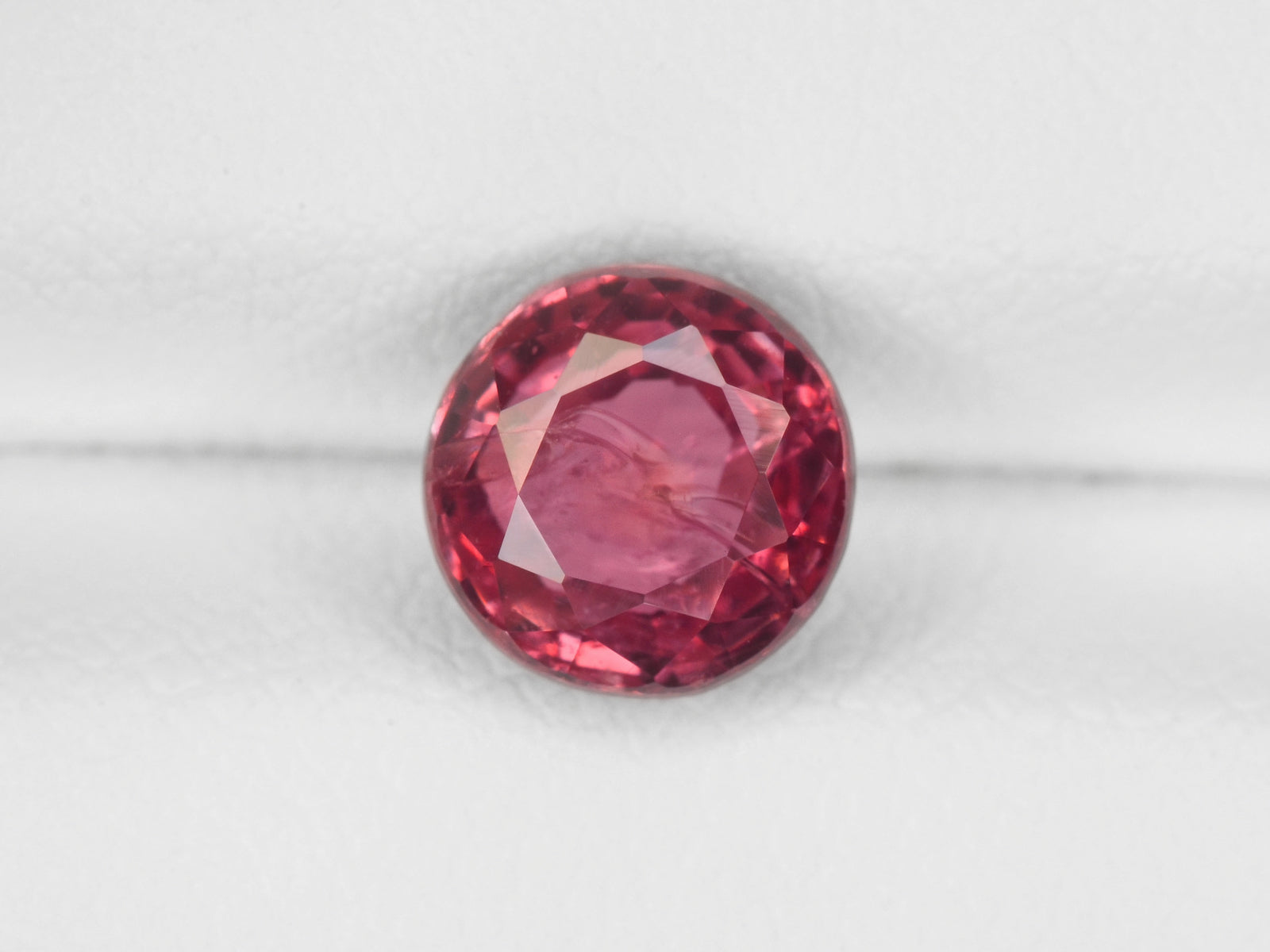 8800327-round-intense-orange-pink-igi-madagascar-natural-padparadscha-2.08-ct
