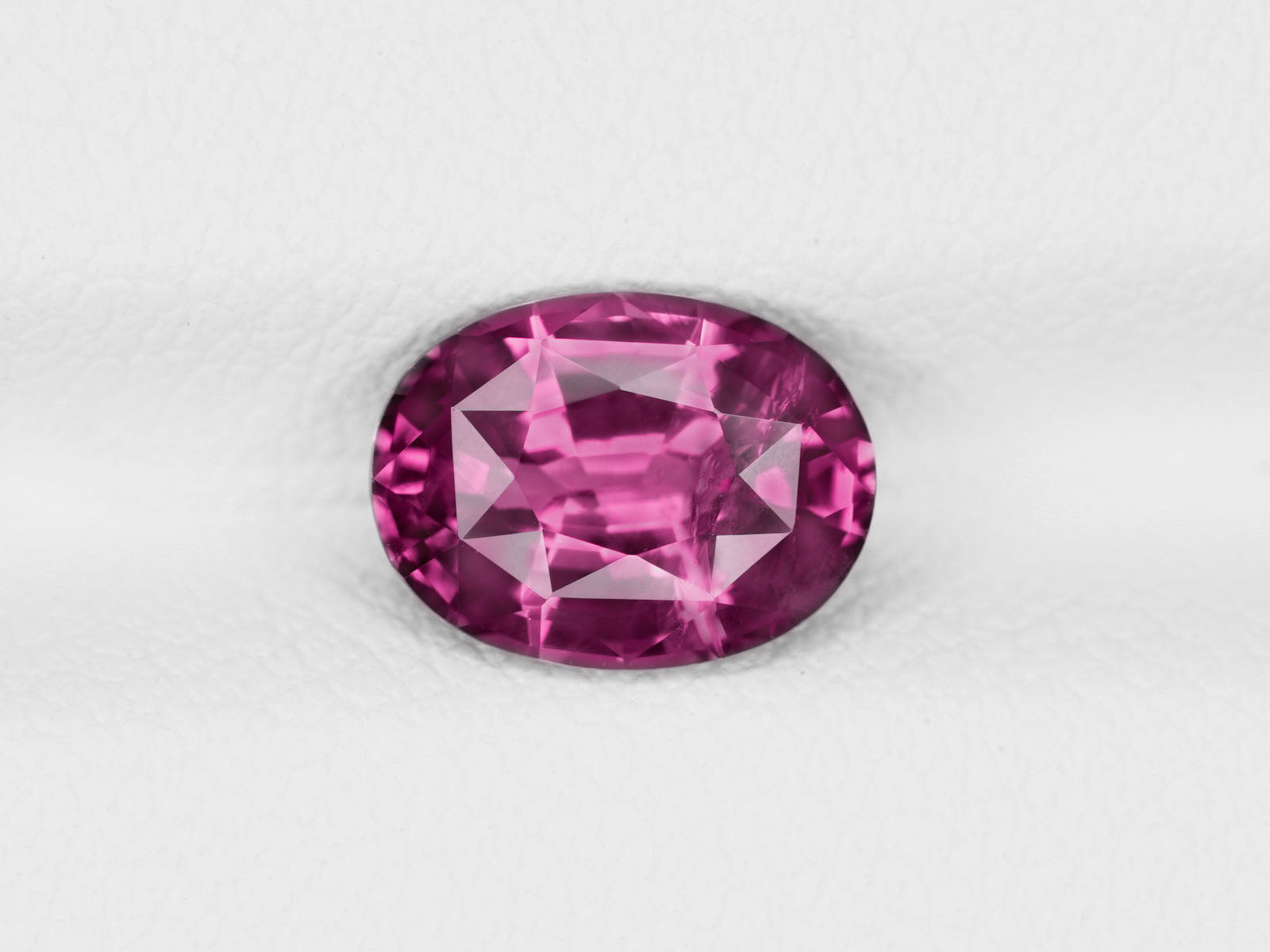 8800470-oval-fiery-vivid-purplish-pink-igi-madagascar-natural-pink-sapphire-1.93-ct