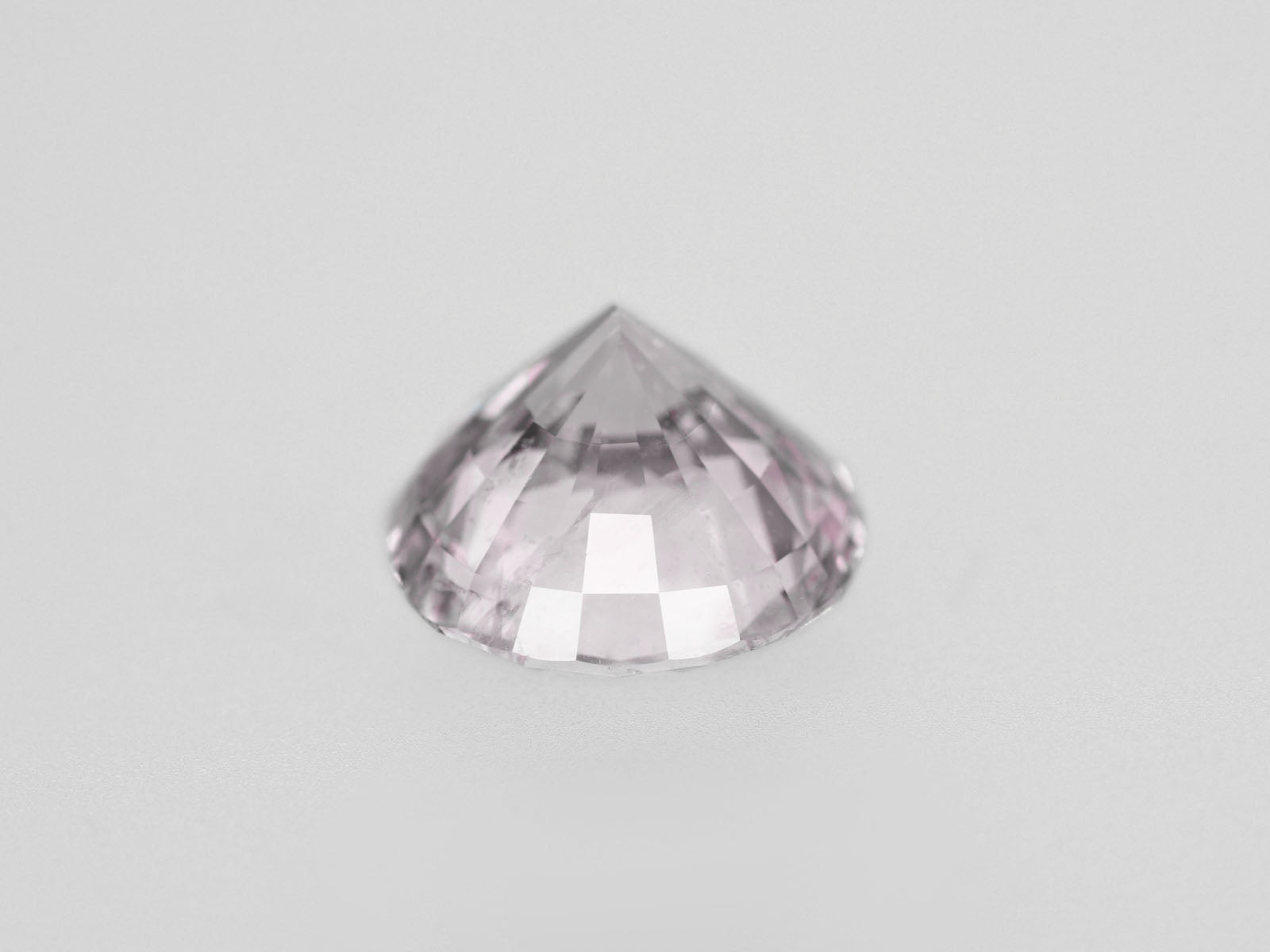 8800471-oval-near-colorless-with-a-very-slight-brownish-pink-hue-igi-madagascar-natural-white-sapphire-6.34-ct