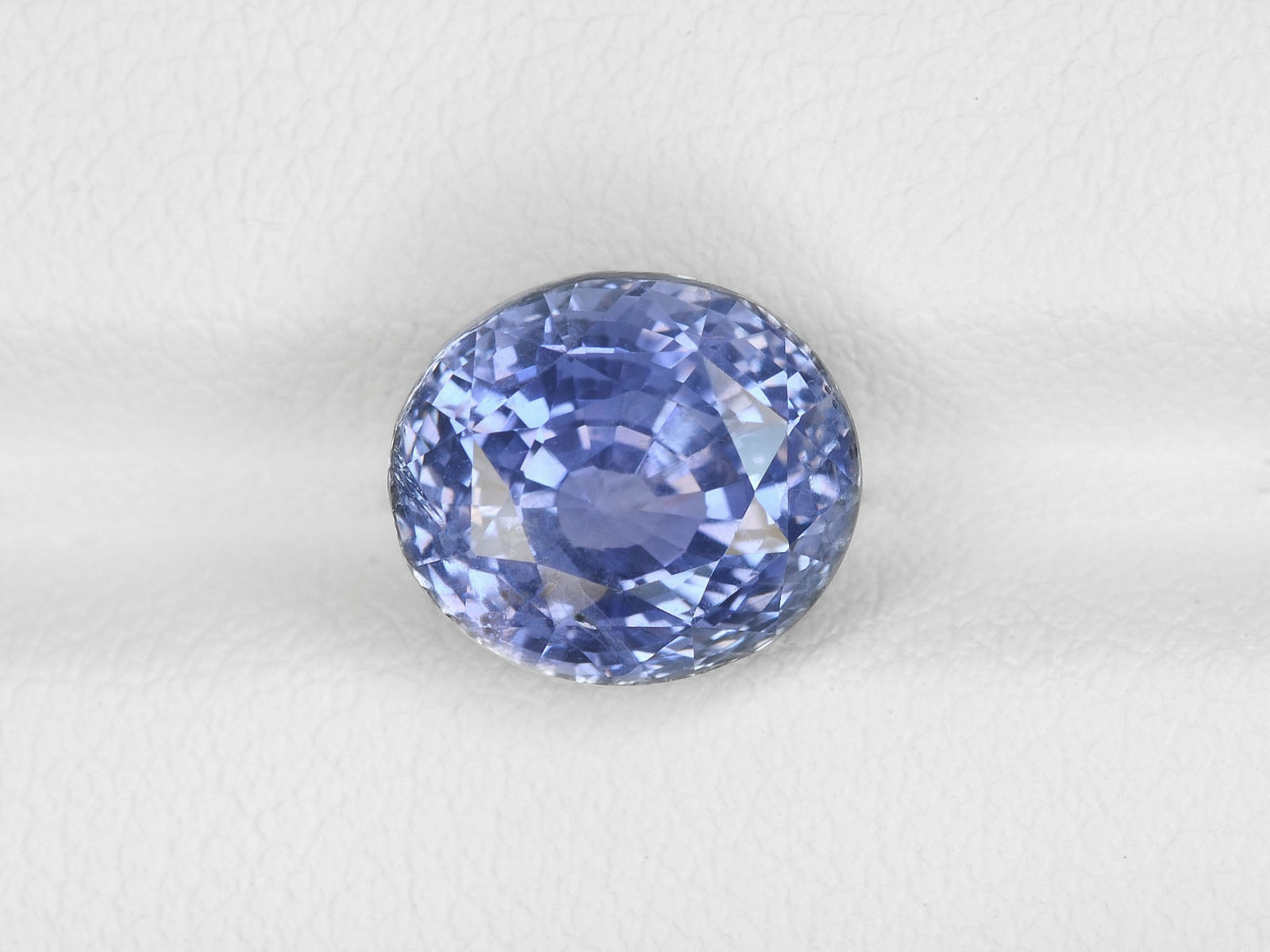 8800195-oval-lustrous-violetish-blue-igi-sri-lanka-natural-blue-sapphire-5.07-ct