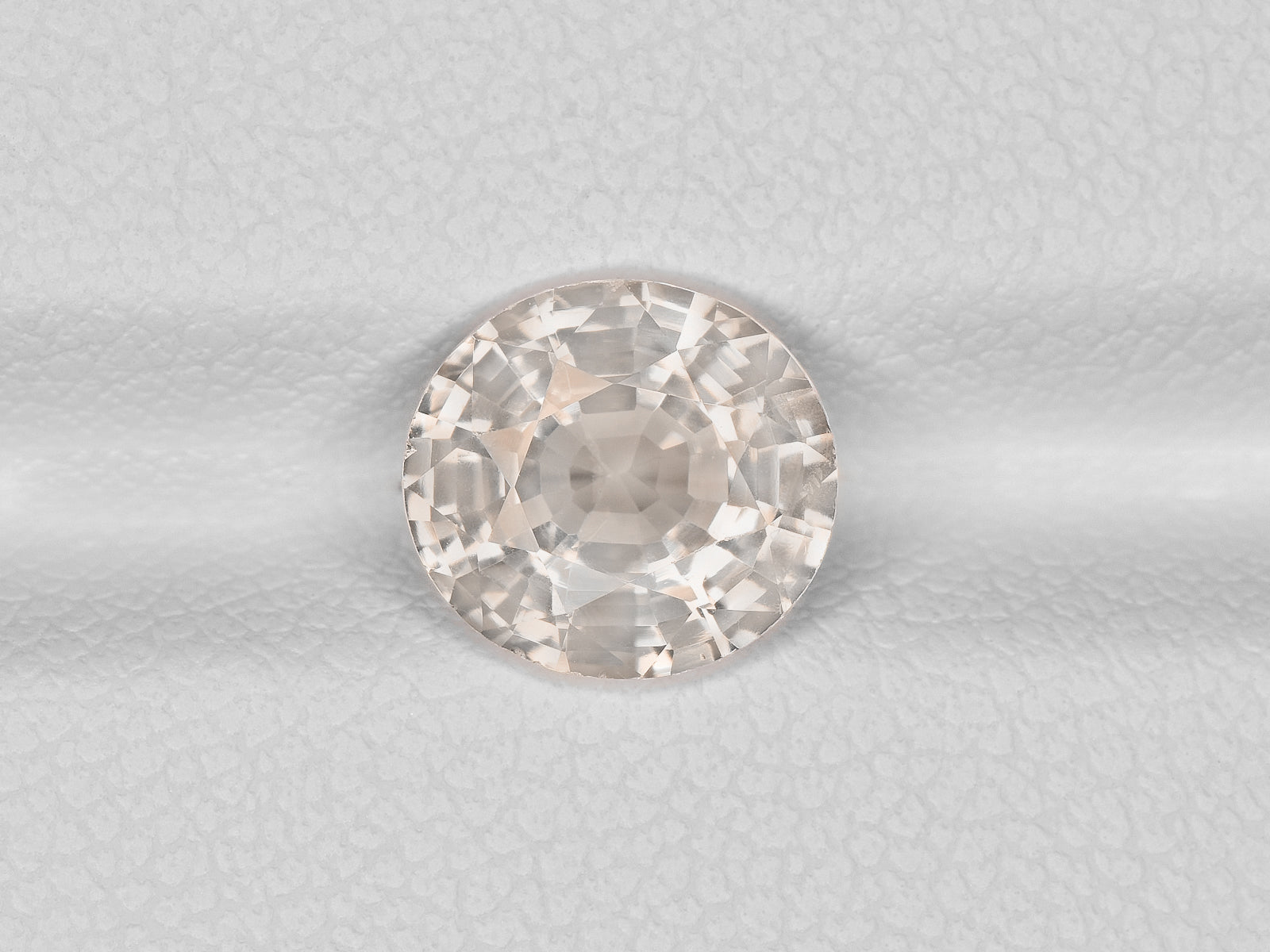 8800666-oval-very-light-orange-gii-madagascar-natural-other-fancy-sapphire-2.18-ct