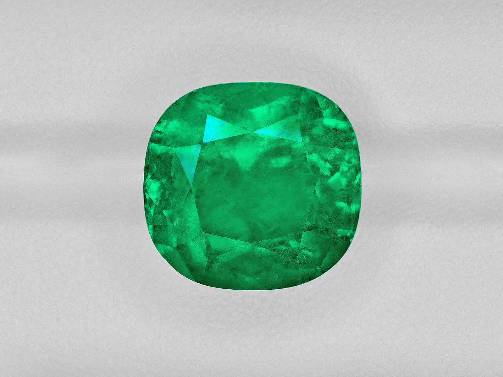 8801289-cushion-fiery-rich-vivid-green-grs-colombia-natural-emerald-13.95-ct