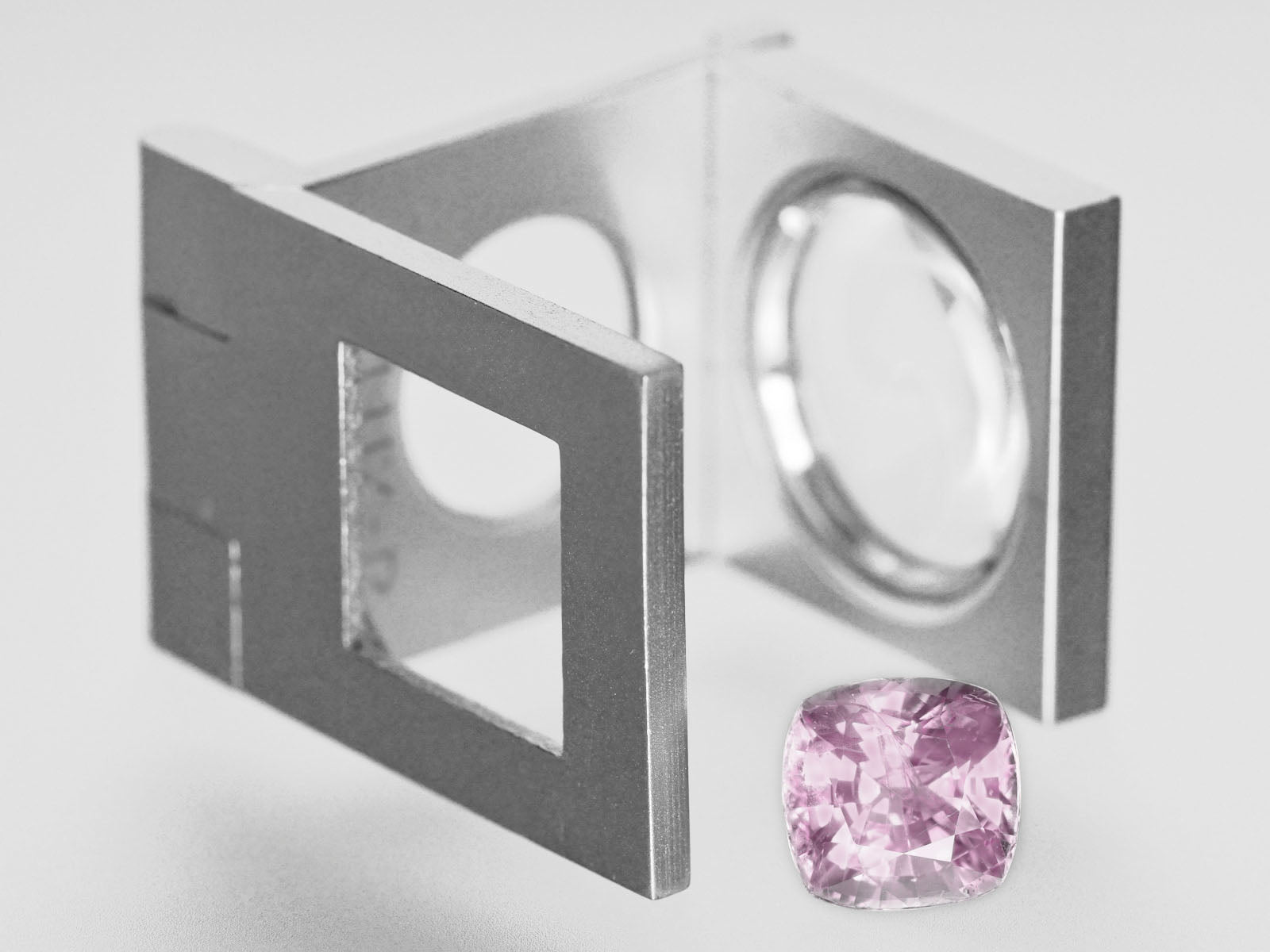 8800472-cushion-lustrous-baby-pink-igi-sri-lanka-natural-pink-sapphire-4.04-ct