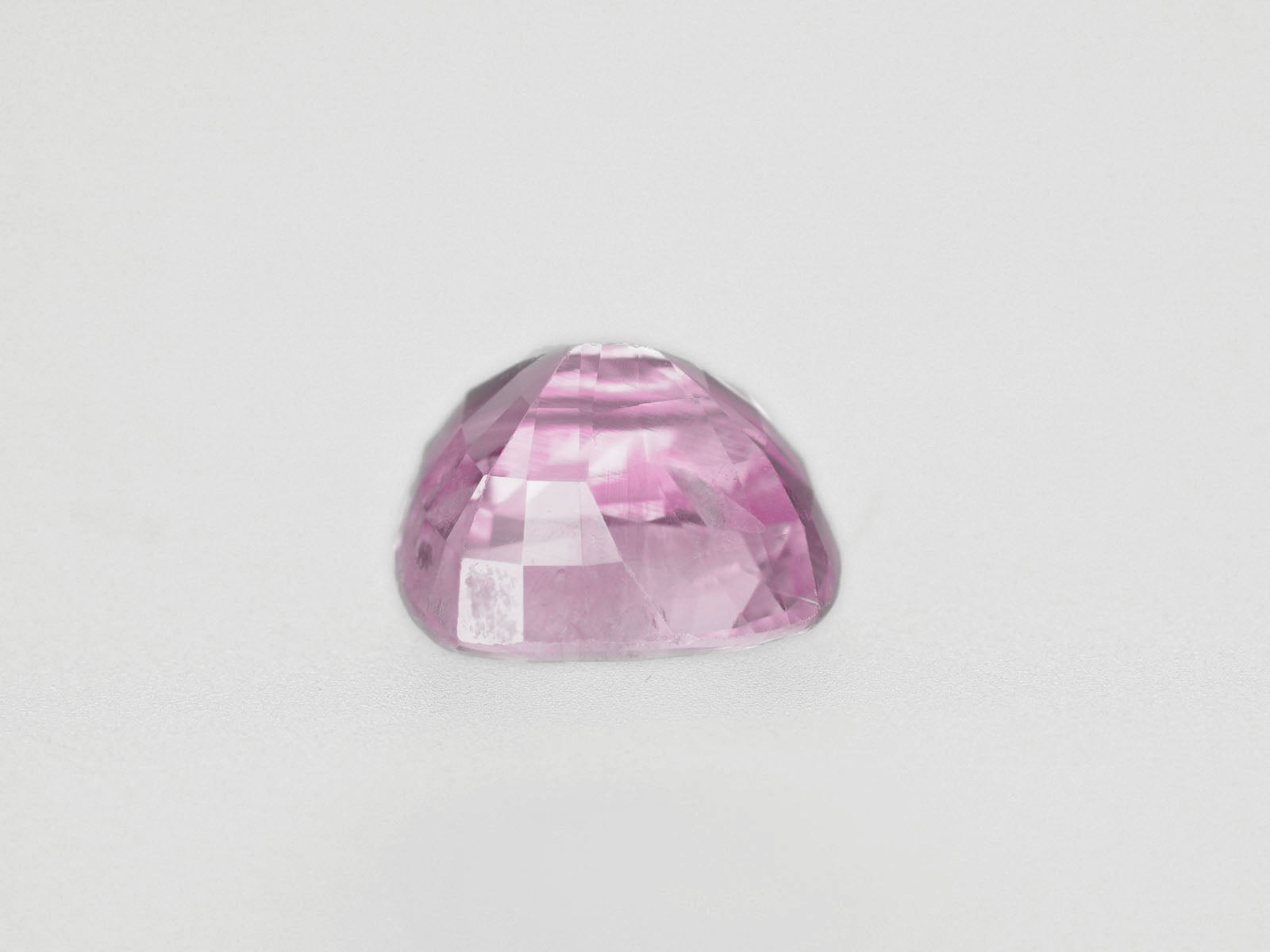 8800472-cushion-lustrous-baby-pink-igi-sri-lanka-natural-pink-sapphire-4.04-ct