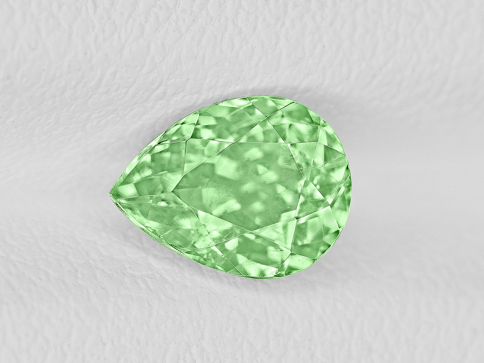 8801769-pear-lustrous-neon-green-igi-mozambique-natural-paraiba-tourmaline-1.24-ct